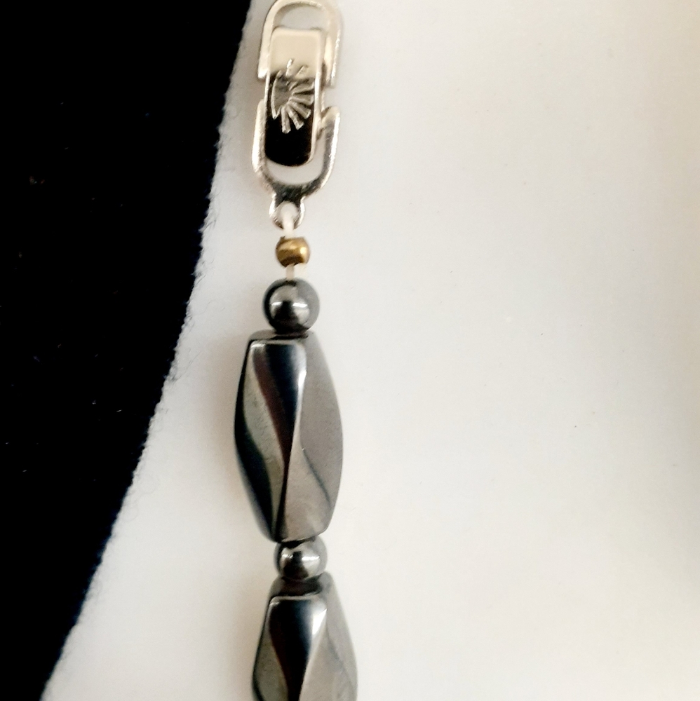 COPY - Women 24" Hematite magnetic bead necklace - Picture 5 of 7